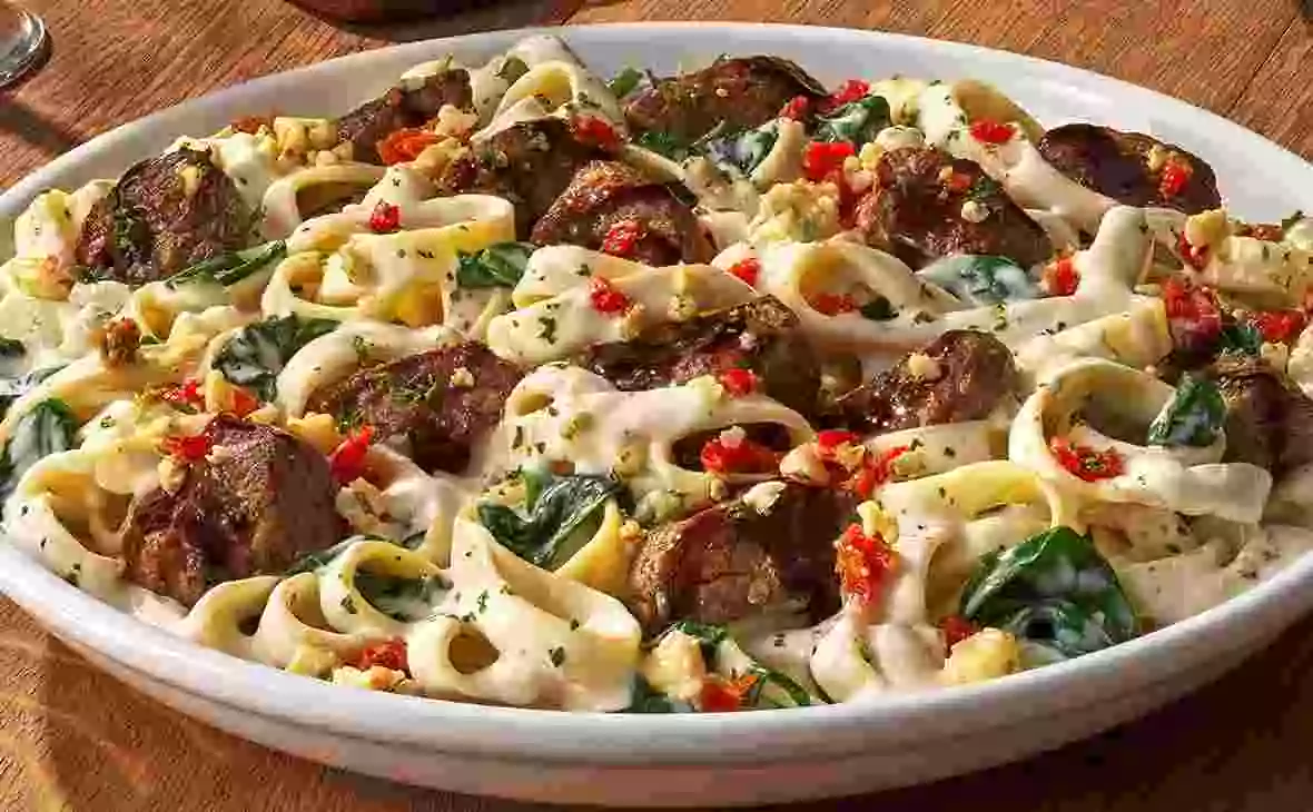 Olive Garden Steak Gorgonzola Alfredo with balsamic drizzle and sun-dried tomatoes
